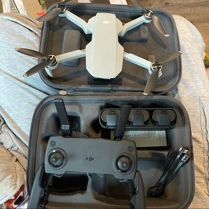 DJI Mavic Mini Quadcopter Gray Drone fly more combo